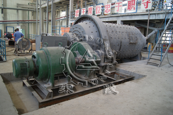 磨礦車間現(xiàn)場,磨礦現(xiàn)場,球磨機(jī),小型球磨機(jī),球磨機(jī)設(shè)備